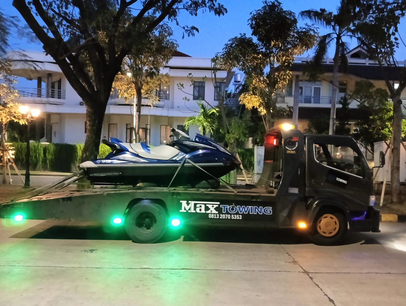 Jet ski turut diangkut oleh armada Max Towing